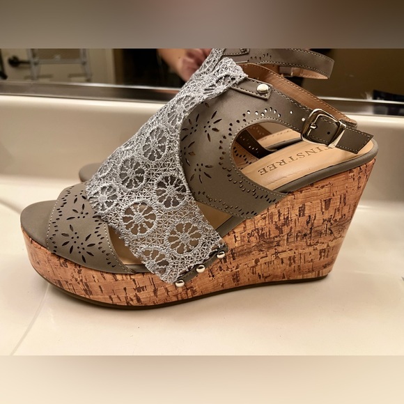 Tinstree gray with lace wedge shoes size 11 - Picture 1 of 4